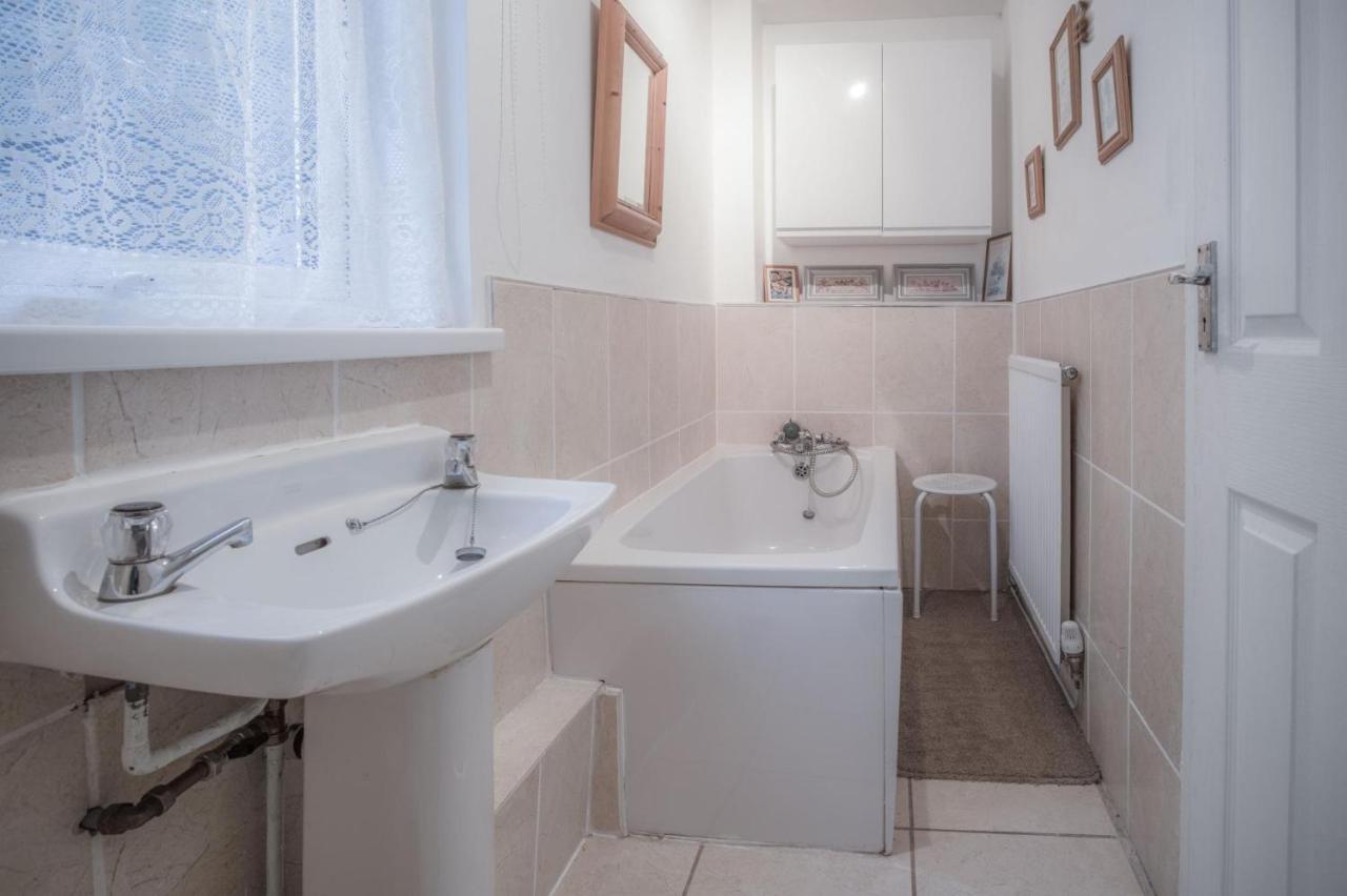 Maytree Cottage - 4 Bedroom Holiday Home - Tenby Eksteriør billede
